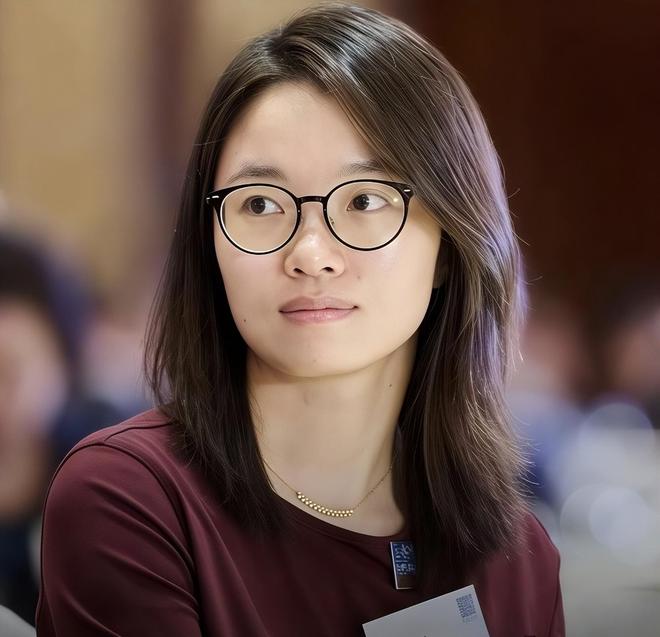 阿汤哥20岁女儿去掉父姓后首演话剧，大学专业也随之曝光