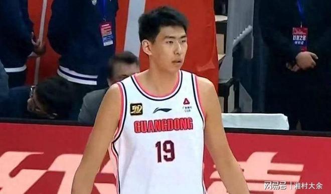 二十年，她从小马变成了马导