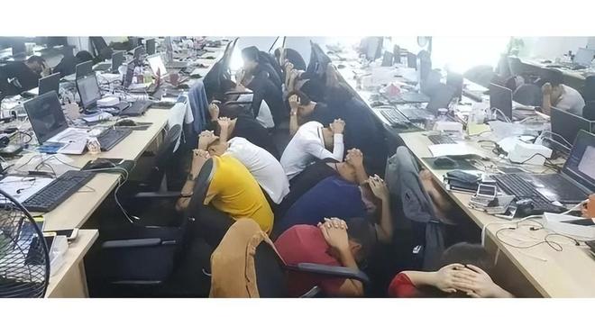 足坛球星年薪榜:C罗19亿元断层领跑,本泽马、姆巴佩分列第二、第三