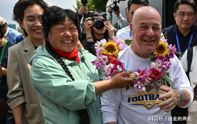 全网恭喜！48岁李玉刚正式上任，职务不一般，恩人毕福剑立了大功